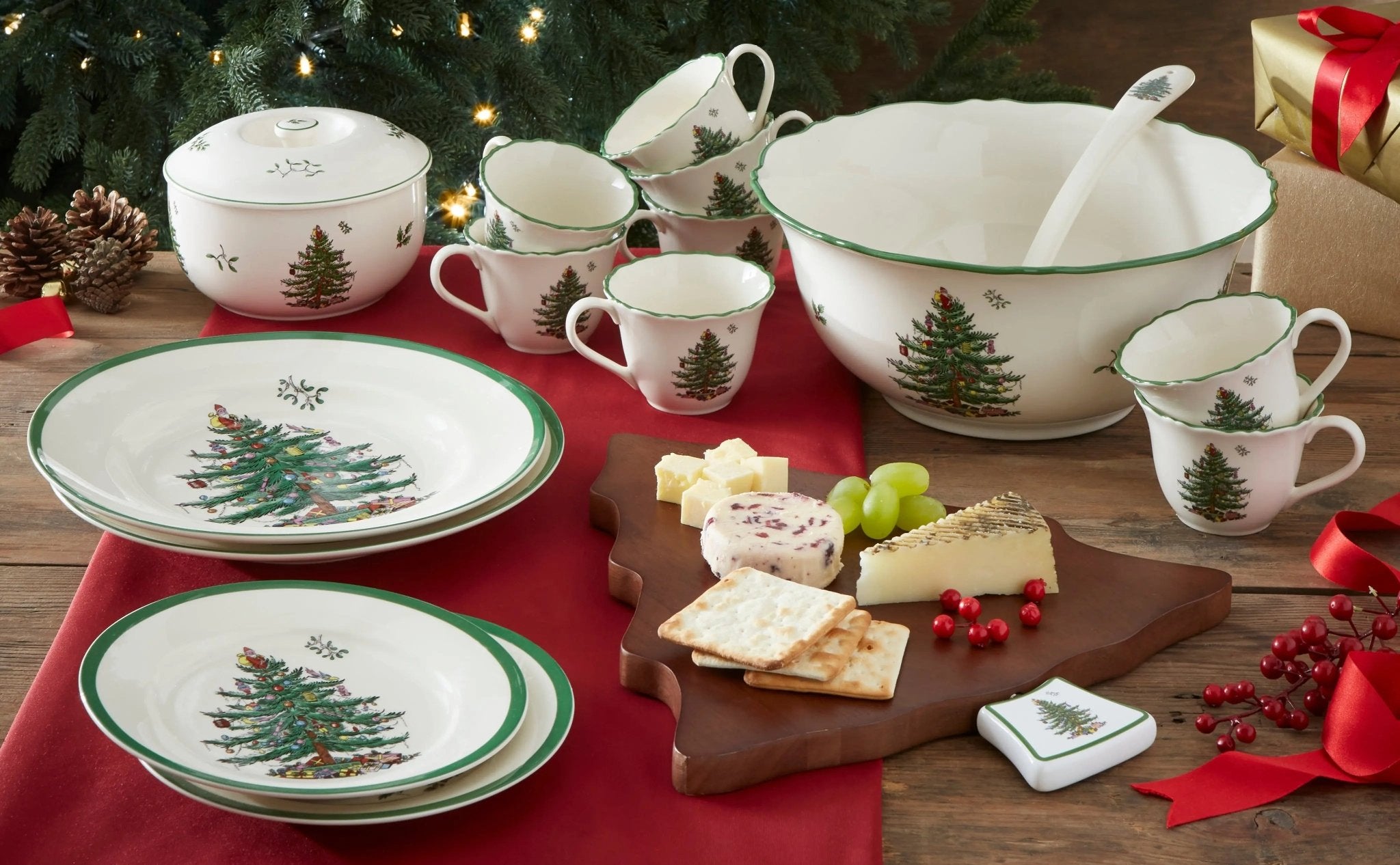 Christmas Tree - Dinnerware / Entertaining Bread & Butter Plate ** Spode