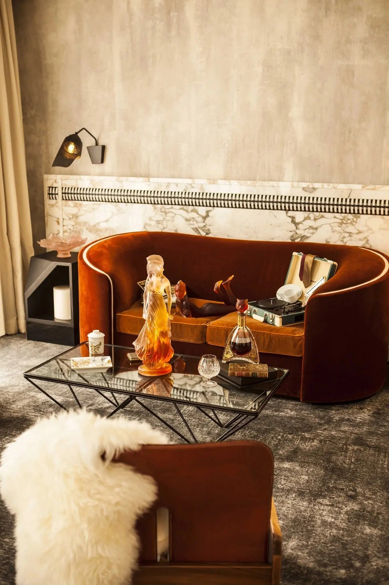 Douce Muse by Luo Li Rong Daum