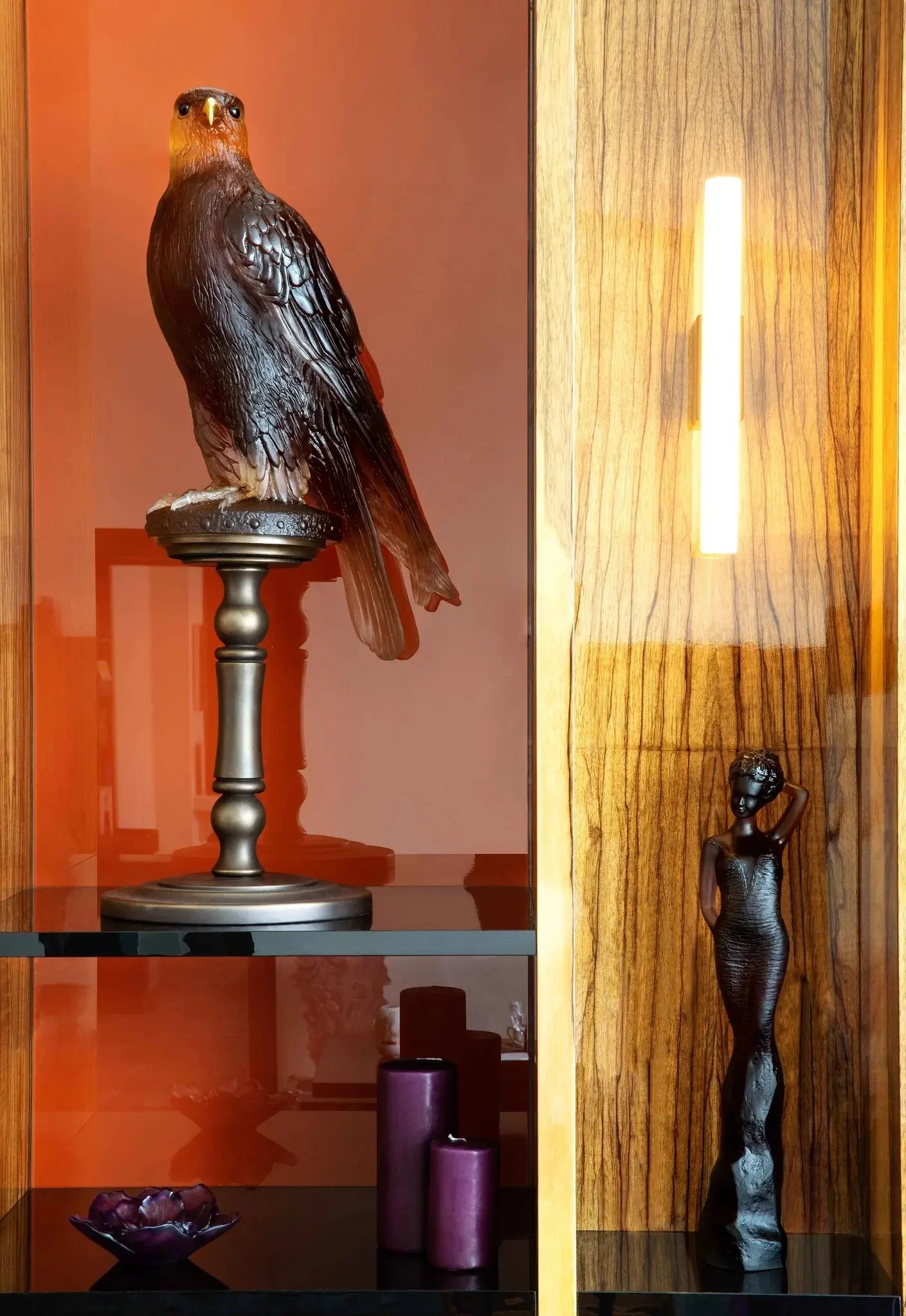 Amber pink Faucon Gerfaut by Madeleine van der Knoop Daum