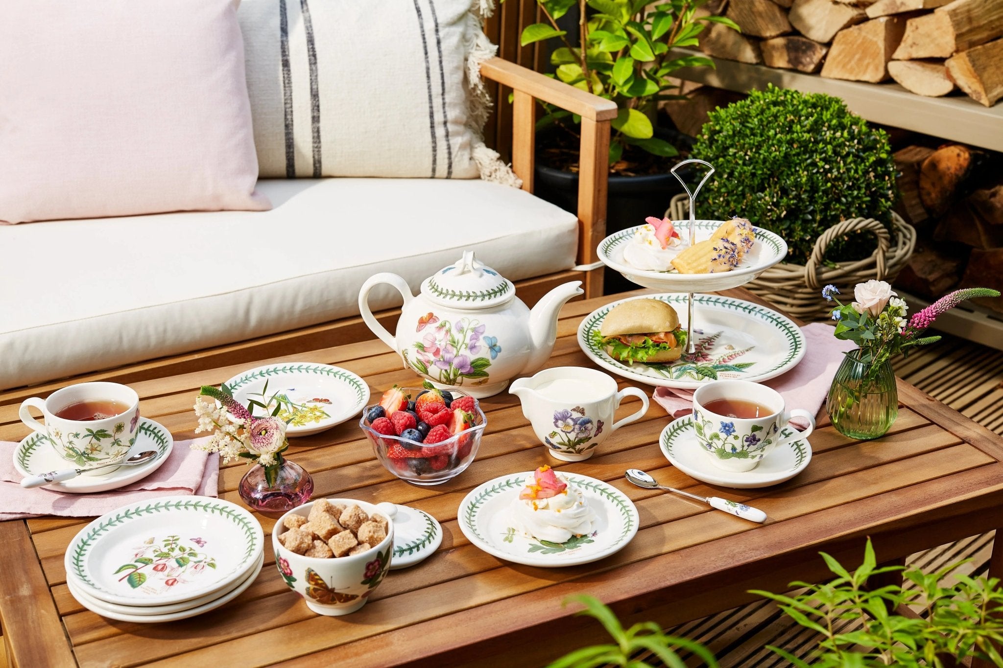 Botanic Garden - Classic Dinnerware Teacup & Saucer (T) Portmeirion