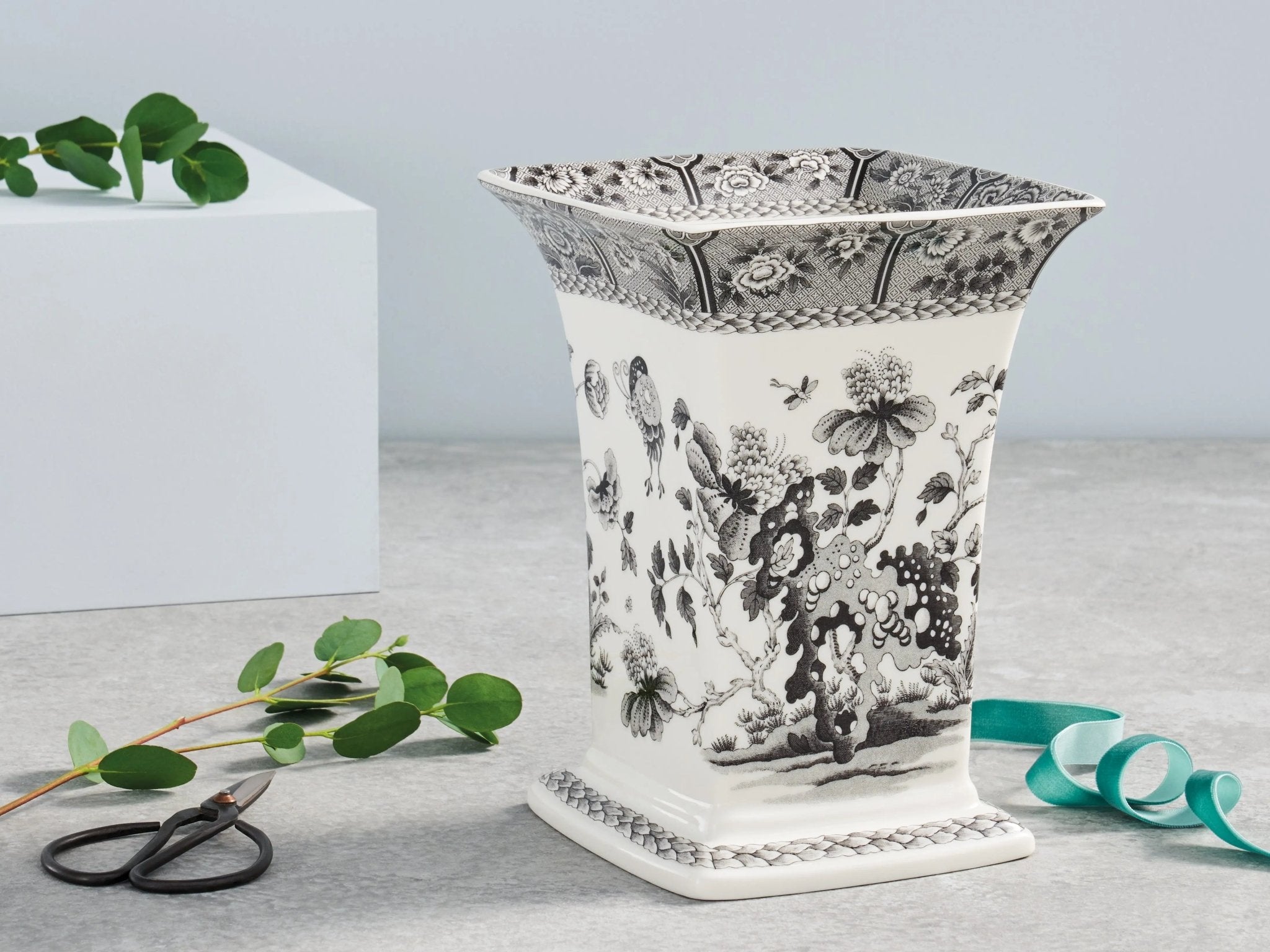 Heritage Dinnerware / Serveware / Giftware Square Vase (India) Spode