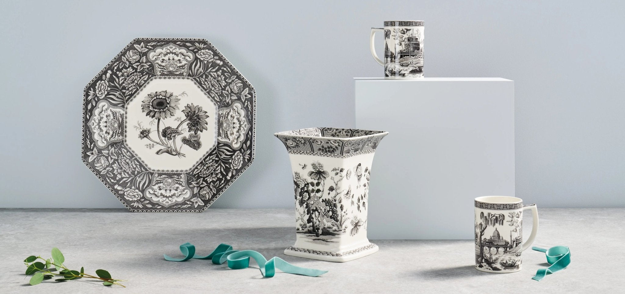 Heritage Dinnerware / Serveware / Giftware Square Vase (India) Spode