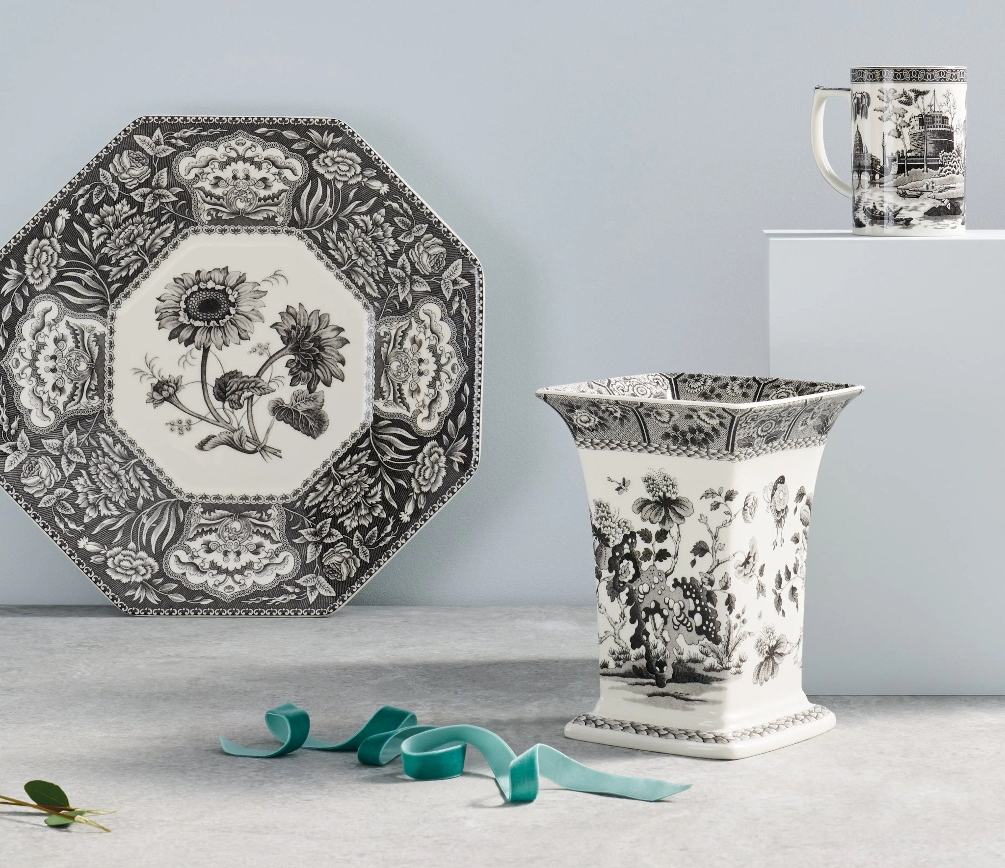 Heritage Dinnerware / Serveware / Giftware Square Vase (India) Spode