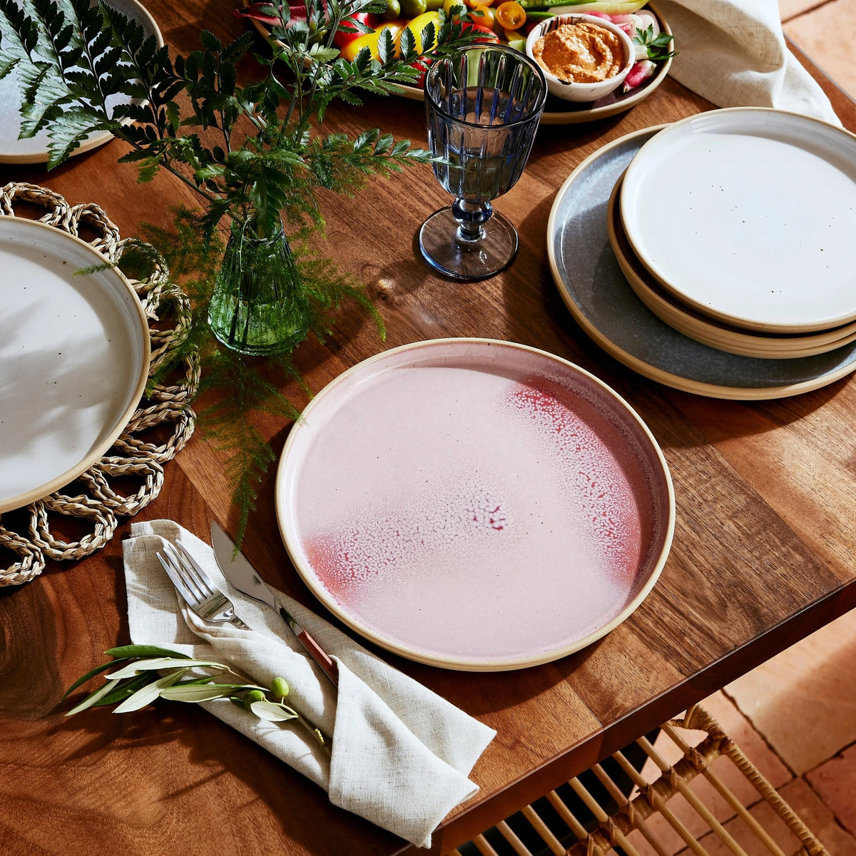Minerals Dinner Plate, Rose Quartz Portmeirion