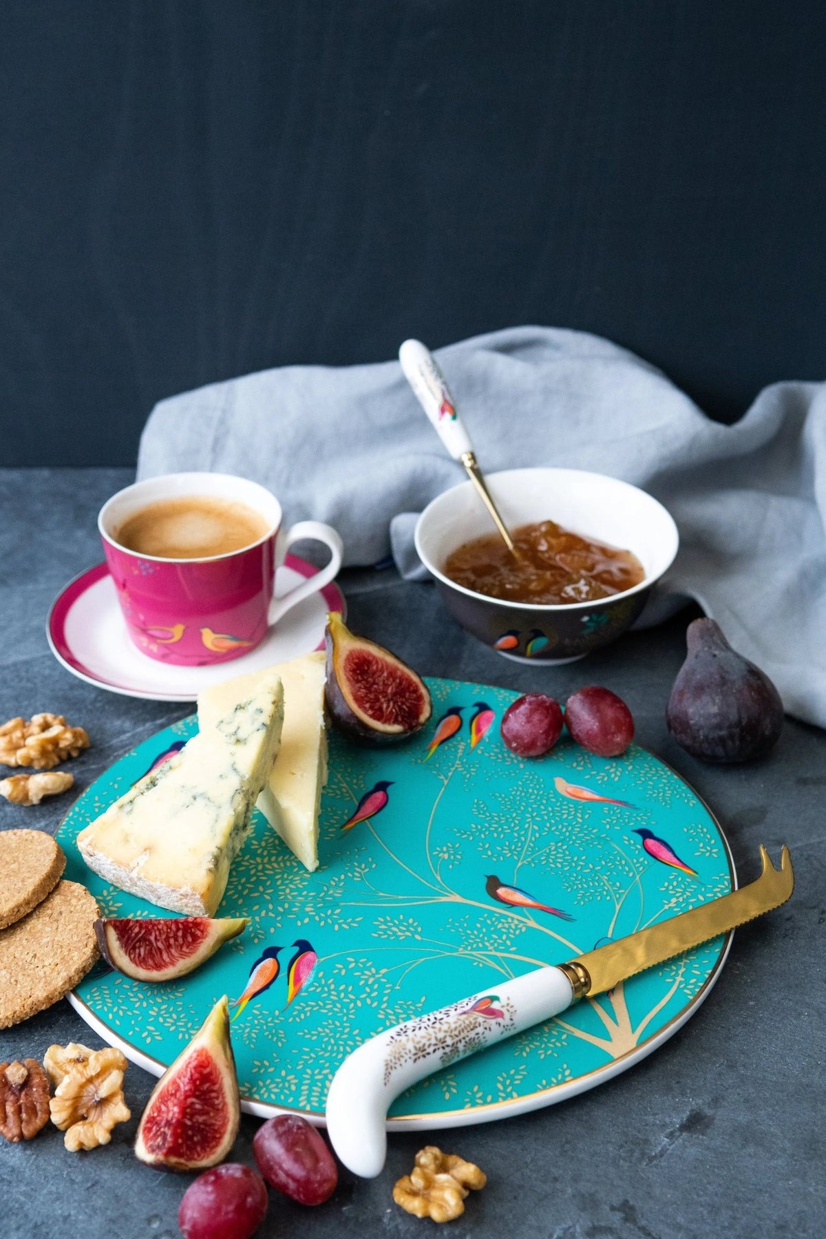 Sara Miller - Chelsea Collection Cheese Plate & Knife Portmeirion